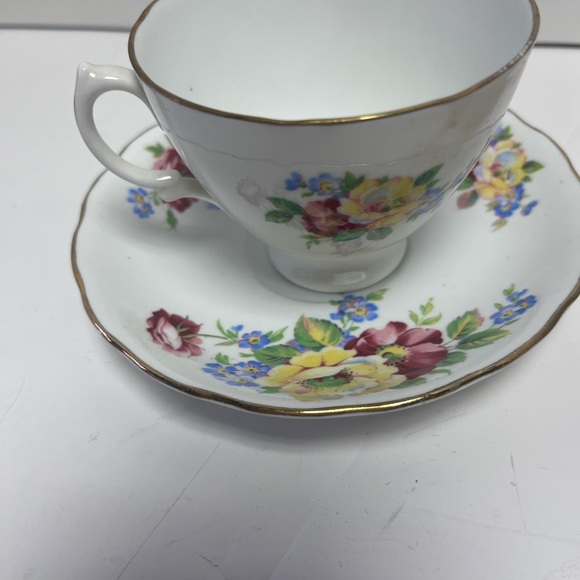 Teacup & Saucer set Crown Essex Fine Bone China Teacup & Saucer Open Face Roses - Picture 4 of 7